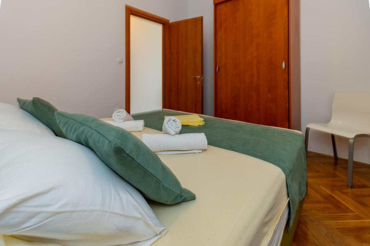 Luxury Apartments Villa Ruzmarina With New Heated Infinity Pool And Lounge Area Marusici  Zewnętrze zdjęcie