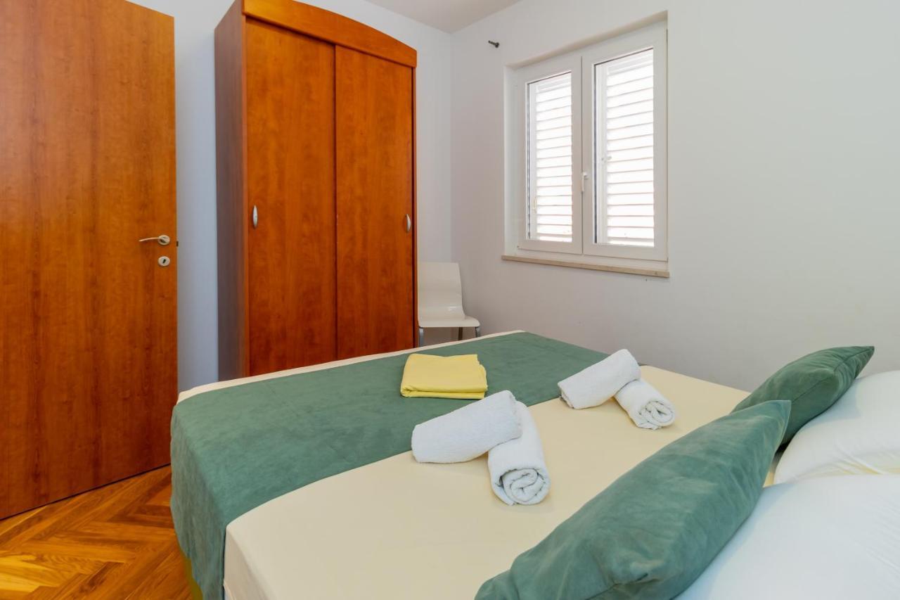 Luxury Apartments Villa Ruzmarina With New Heated Infinity Pool And Lounge Area Marusici  Zewnętrze zdjęcie