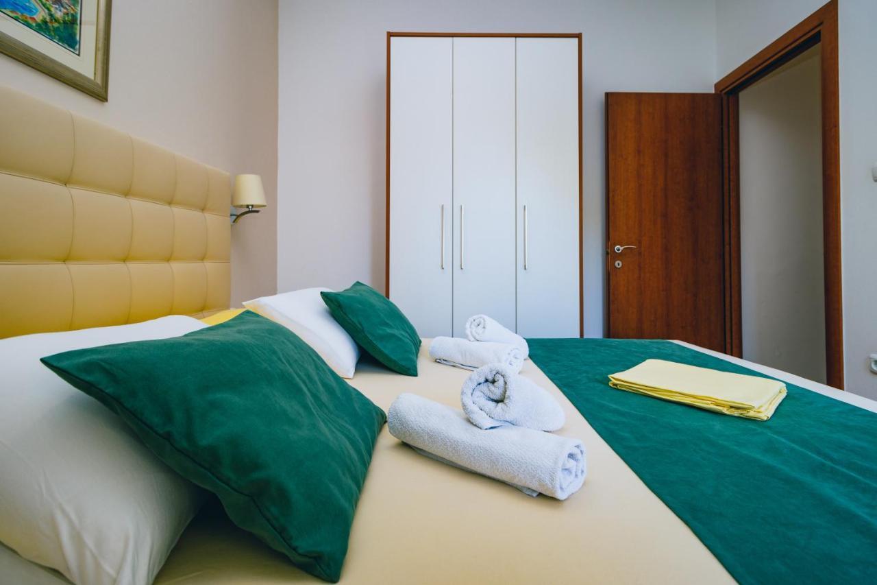 Luxury Apartments Villa Ruzmarina With New Heated Infinity Pool And Lounge Area Marusici  Zewnętrze zdjęcie
