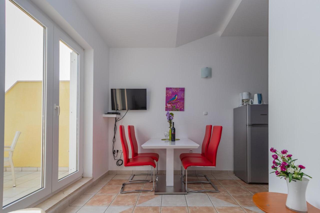 Luxury Apartments Villa Ruzmarina With New Heated Infinity Pool And Lounge Area Marusici  Zewnętrze zdjęcie