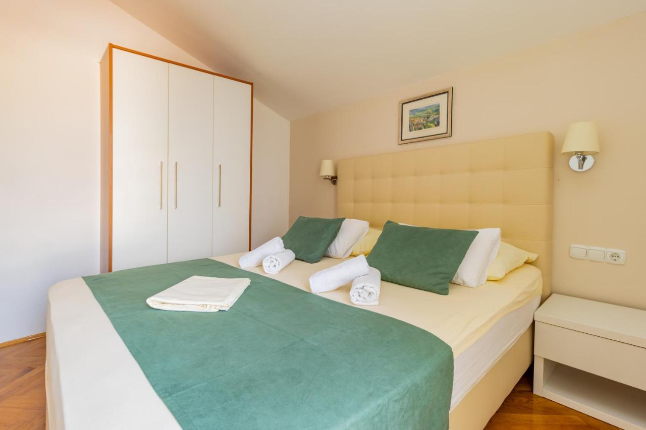 Luxury Apartments Villa Ruzmarina With New Heated Infinity Pool And Lounge Area Marusici  Zewnętrze zdjęcie